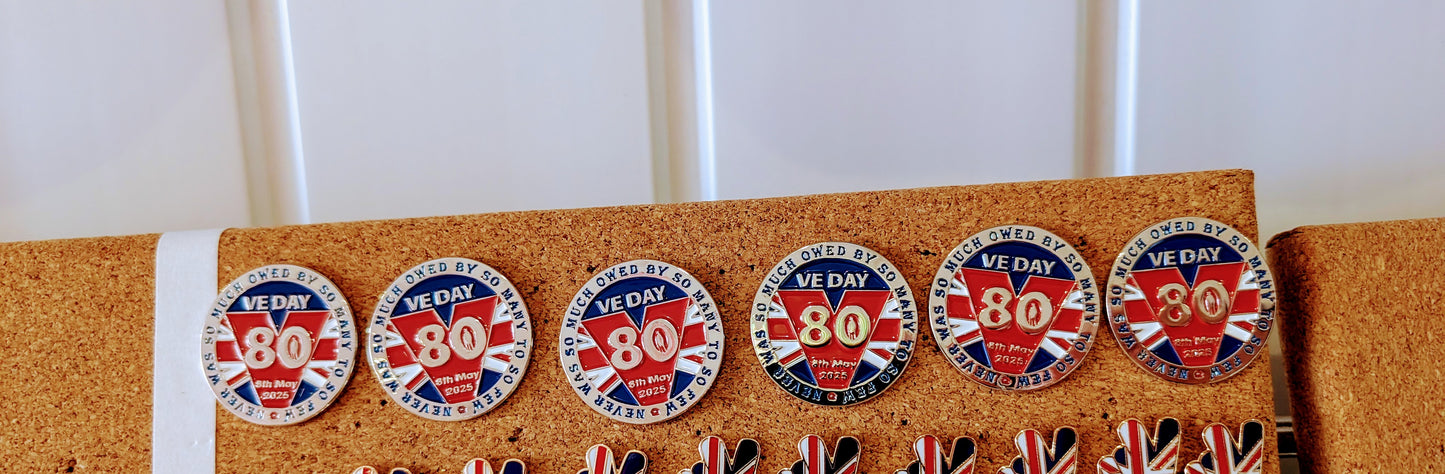NEW VE DAY 80TH ANNIVERSARY PIN BADGE "25"