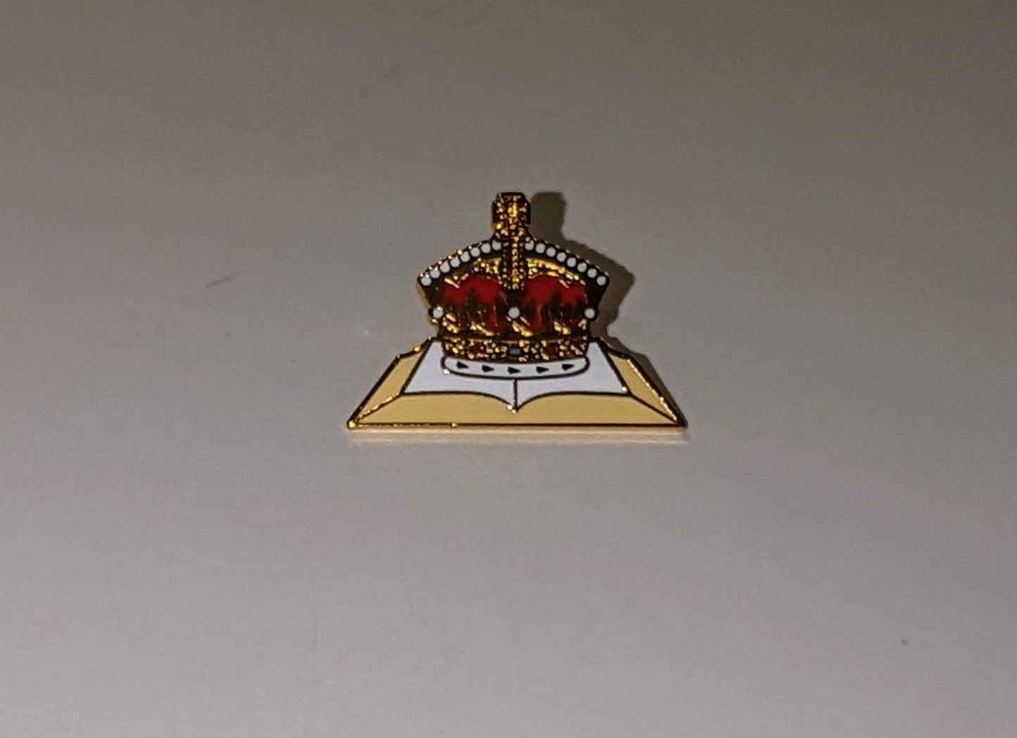 Bible & crown pin badge