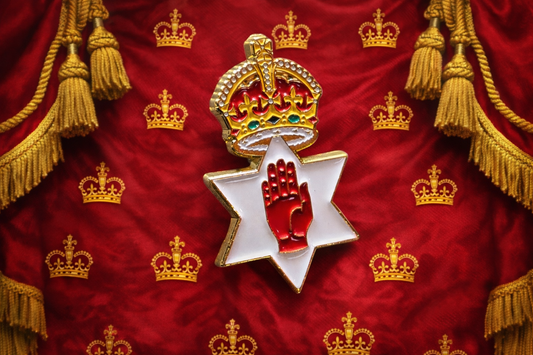 Star & kings crown pin badge