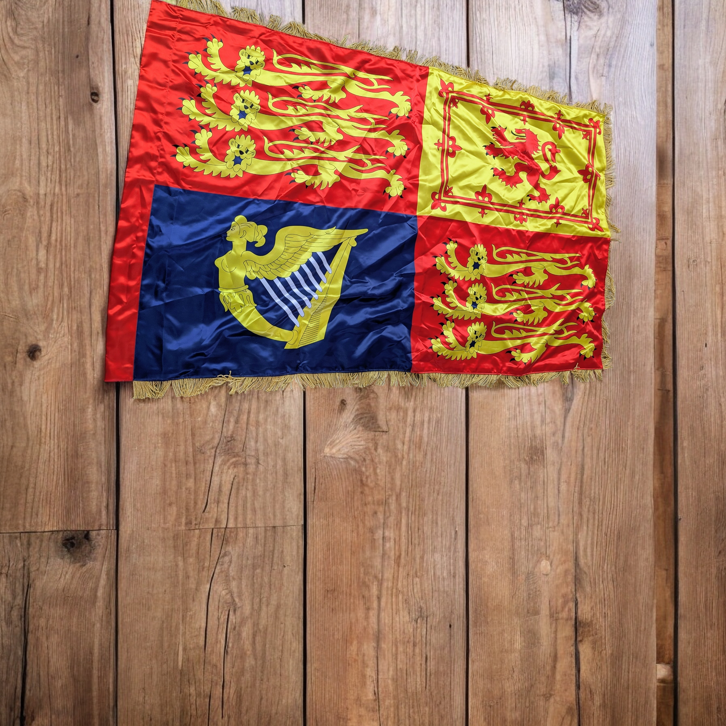Royal carrying standard
