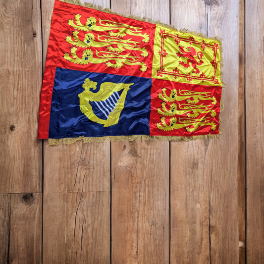 Royal carrying standard
